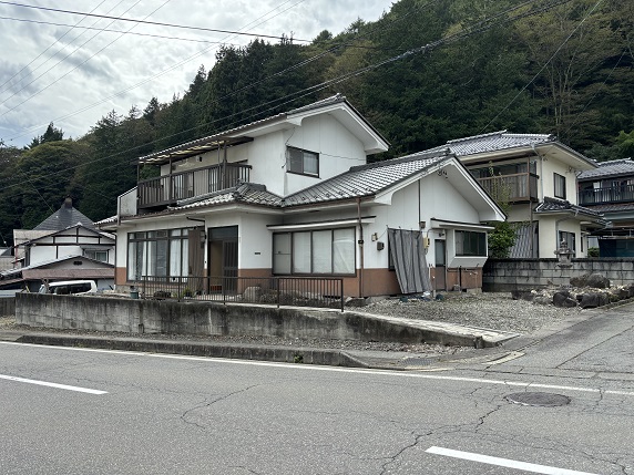 小県郡長和町和田 建物