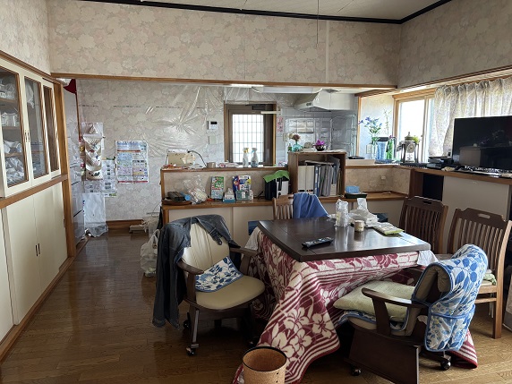 (居間) (居間)